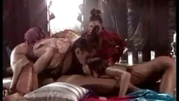 સ્ટેપમમ આ લેસ્બિયન કિશોરોનો પ્રતિકાર કરી શકતી નથી અને સેકસી પીચર વીડીયો તેમની સાથે વાહિયાત કરે છે